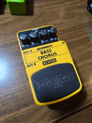 Behringer BCH100 Bass Chorus Pedal
