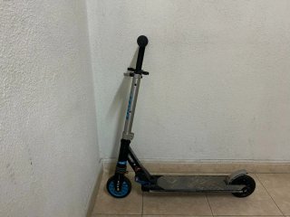 Patinete Oxelo azul y plateado