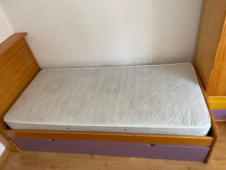 Cama nido juvenil resistente y práctica