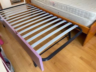 Cama nido juvenil resistente y práctica