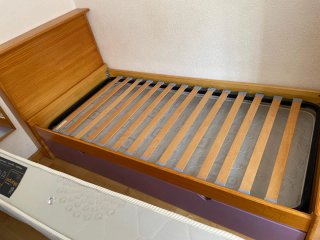 Cama nido juvenil resistente y práctica