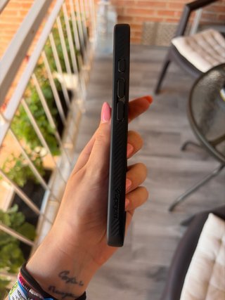 Funda Negra iPhone 16e