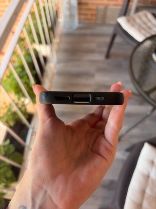 Funda Negra iPhone 16e