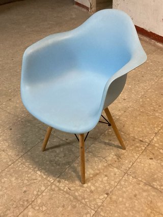 Silla vintage azul y madera