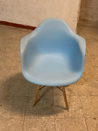 Silla vintage azul y madera