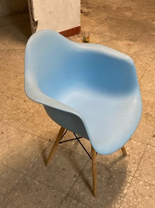 Silla vintage azul y madera