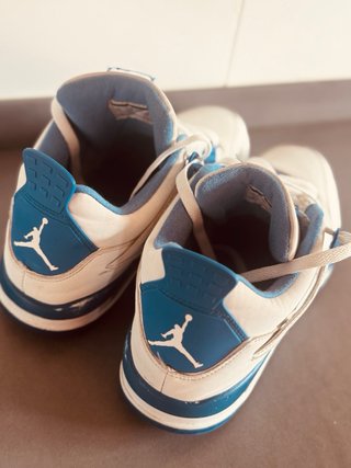 Zapatillas Jordan Beige y Azul este no es nuevo es