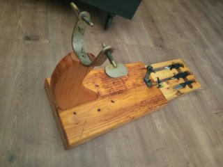 Jamonero de madera con cajón