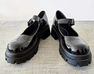 Merceditas negras charol plataforma