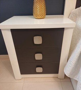Dormitorio:Cabecero, 2 Mesillas, Cómoda y Espejo
