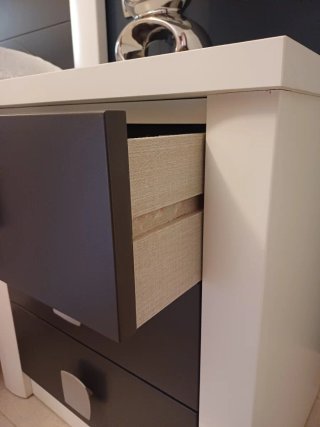 Dormitorio:Cabecero, 2 Mesillas, Cómoda y Espejo