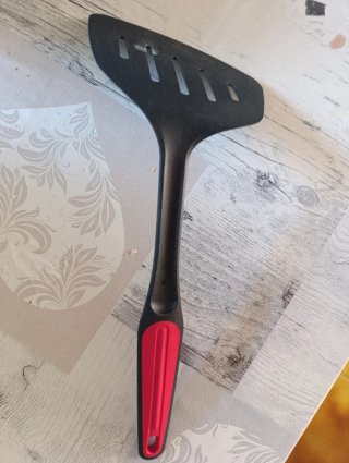 Spatola Tupperware Nera e Rossa