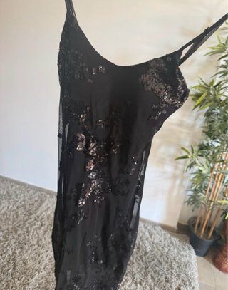 Vestido de fiesta negro con lentejuelas