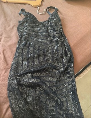 Vestido de fiesta negro con lentejuelas