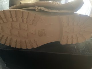 Botas altas beige con pedrería