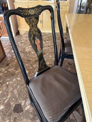 Mesa clásica madera con 8 sillas vintage
