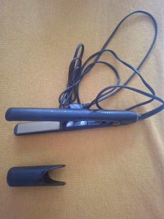 Plancha de pelo ghd negra