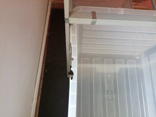 Moble organitzador de metall amb calaixos