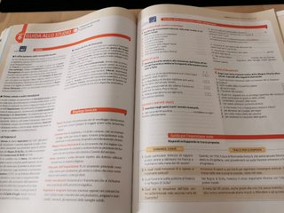 Libro università "Storia concetti e connessioni"