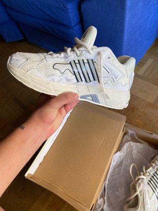 Bad Bunny x Adidas Response CL Blanco Maravilla