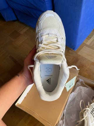 Bad Bunny x Adidas Response CL Blanco Maravilla