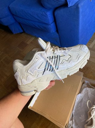 Bad Bunny x Adidas Response CL Blanco Maravilla