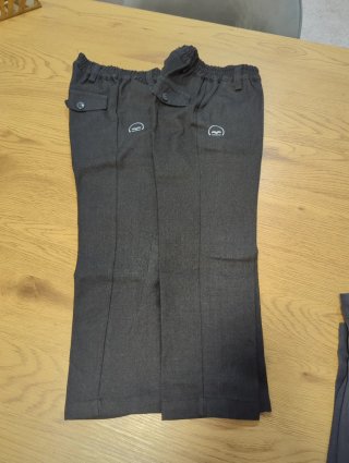 Uniforme escolar Larrode T.4 y T.2