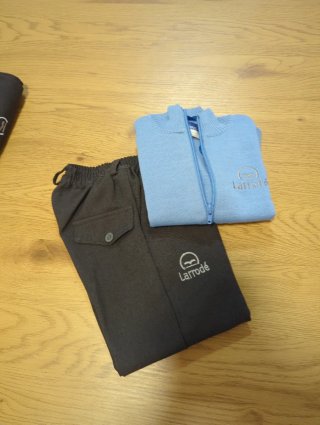 Uniforme escolar Larrode T.4 y T.2