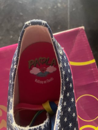 Zapatillas deportivas con estrellas y cordones arc