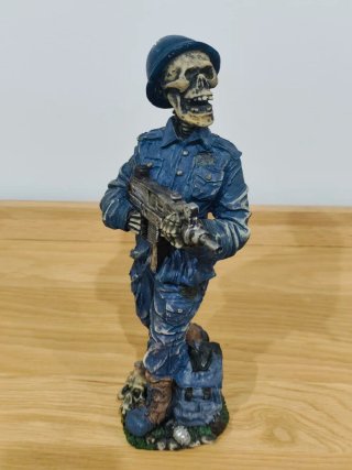 Figura 32 cm Resina Soldado Alemán Calavera