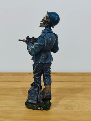 Figura 32 cm Resina Soldado Alemán Calavera