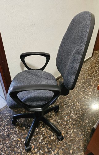 Silla de oficina y escritorio