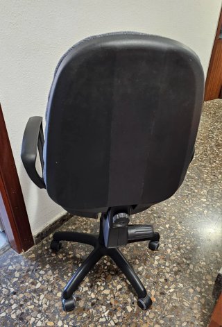 Silla de oficina y escritorio