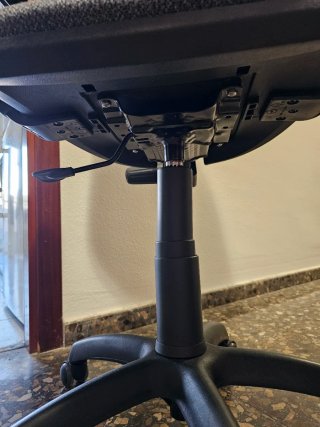 Silla de oficina y escritorio