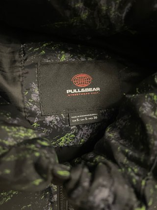 Chaquetón Pull&Bear Negro/Verde Talla M