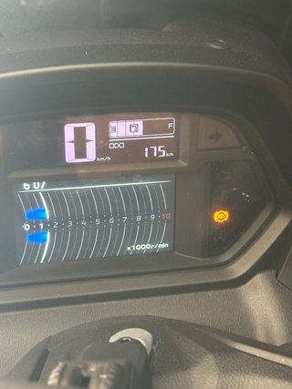 Yamaha NMAX Scooter Gris dos meses de su compra