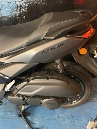 Yamaha NMAX Scooter Gris dos meses de su compra