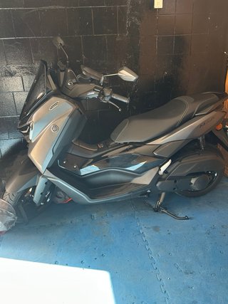 Yamaha NMAX Scooter Gris dos meses de su compra