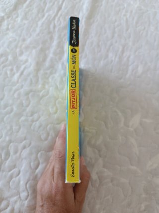 Libro en catalán la pitjor classe del món