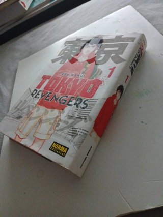 TOKYO REVENGERS 01