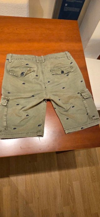Bermudas verdes con estampado
