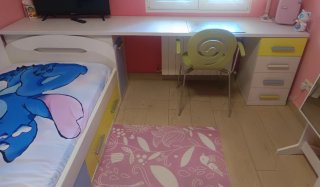 Cama infantil con escritorio, cajones y accesorios
