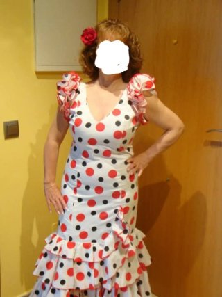 Vestido de flamenca lunares rojo y negro