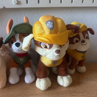 Conjunto peluches Pikachu y Paw Patrol