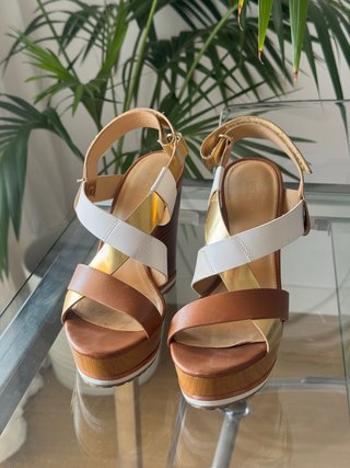 Sandalias Michael Kors Marrón y Dorado