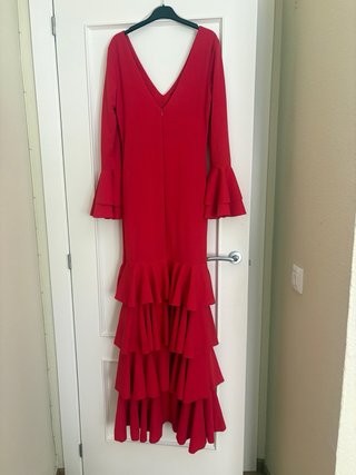 Traje de flamenco rojo con volantes