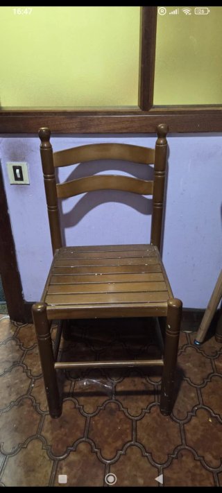 4 Sillas de Madera Marrones sidrería