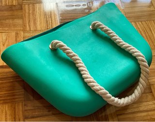 Bolso de playa teal con asas de cuerda