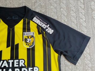 Camiseta Vitesse