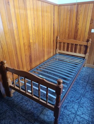 Cama individual de madera